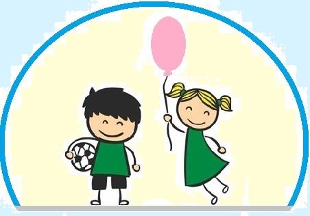 Dwoje dzieci, cjłopiec trzyma piłkę pod pachą, dziewczynka trzyma w dłoni różowy balonik.